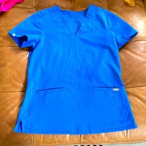 Figs 3 pocket scrub top